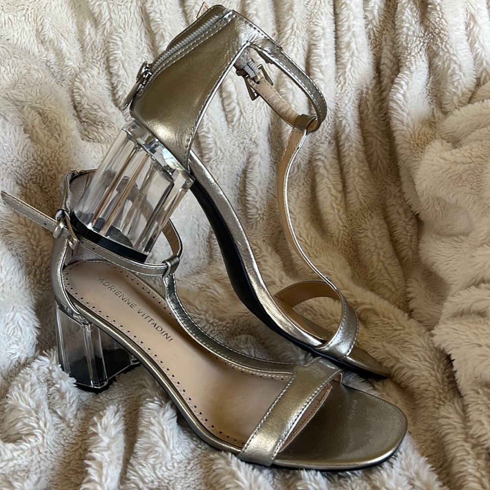 Adrienne Vittadini Women's Aston Sandals Cinderella style size 8 1/2 metallic